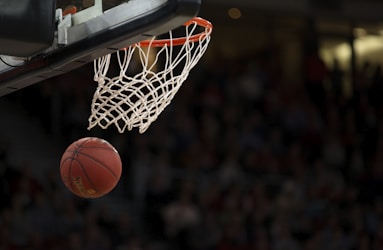 NBA 2026赛季总决赛勇士队对阵凯尔特人队激烈比赛画面